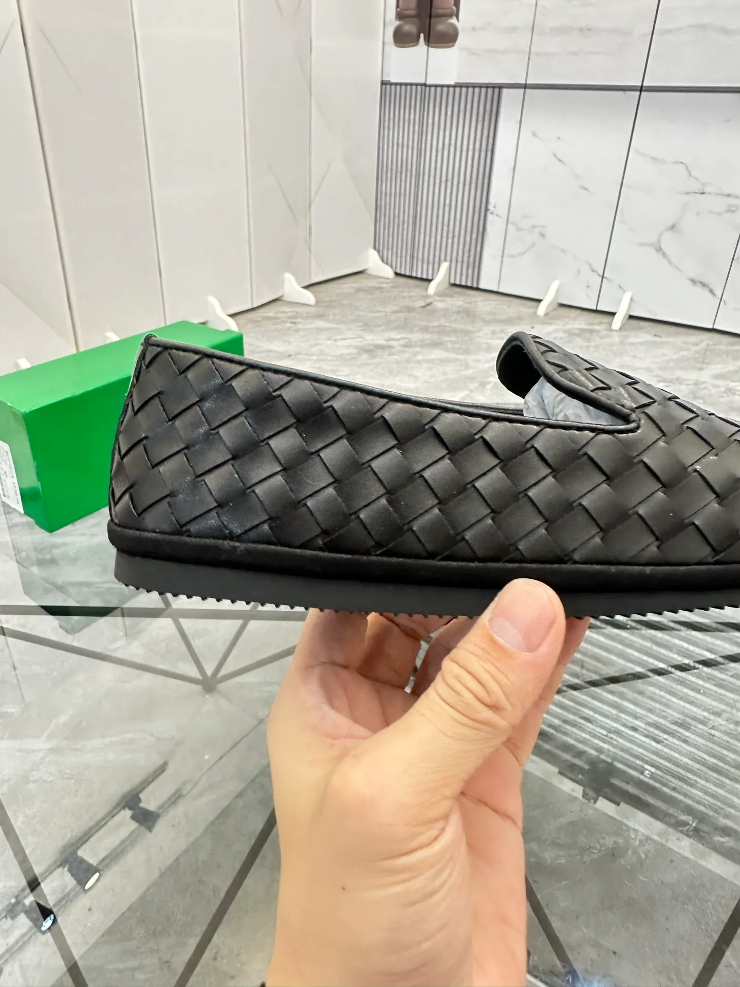 Men's shoes for sale 💰: 💰P460¥ Product trademark: BV* "Botte Venetta*" slip-on shoes, lazy shoes, regular size: 38-44. (Can be customized to 45.) Product materials: imported first-layer woven cowhide leather upper, water-dyed cowhide lining, original outsole. No.: D301